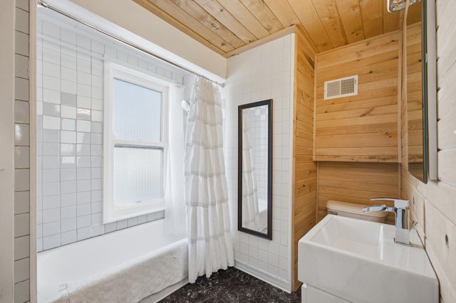 1407 10th Street S, Fargo, ND 58103