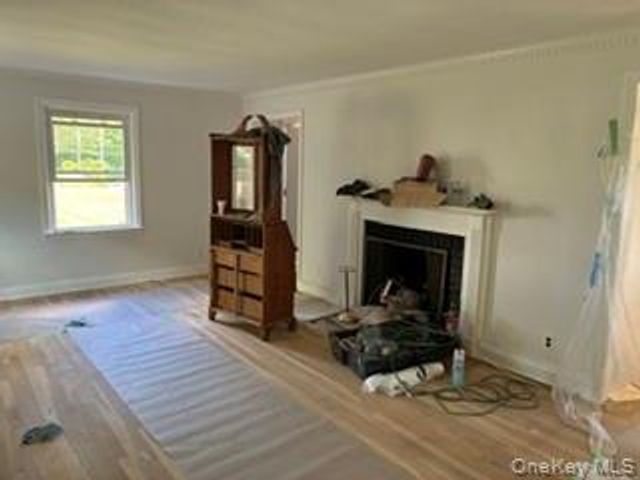 10 Ridge Road, East Williston, NY 11596