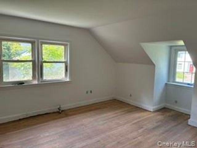 10 Ridge Road, East Williston, NY 11596
