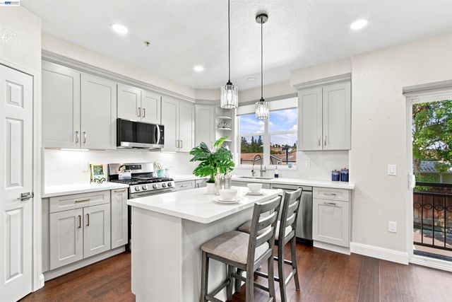 37 Esfahan Dr, San Jose, CA 95111