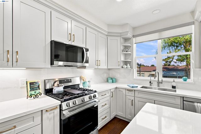 37 Esfahan Dr, San Jose, CA 95111
