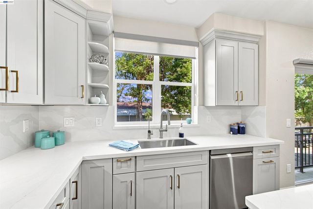 37 Esfahan Dr, San Jose, CA 95111