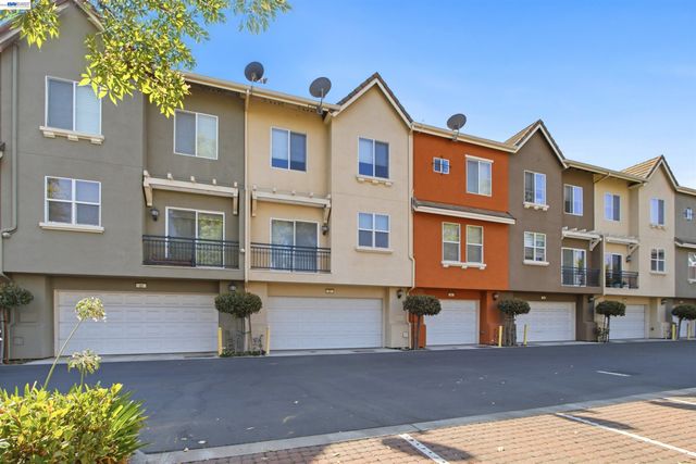 37 Esfahan Dr, San Jose, CA 95111