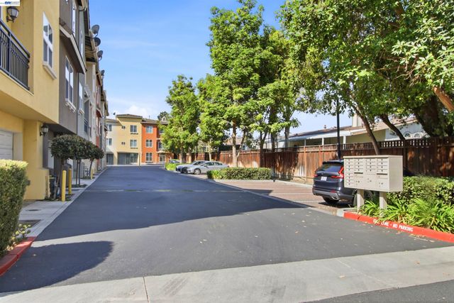 37 Esfahan Dr, San Jose, CA 95111