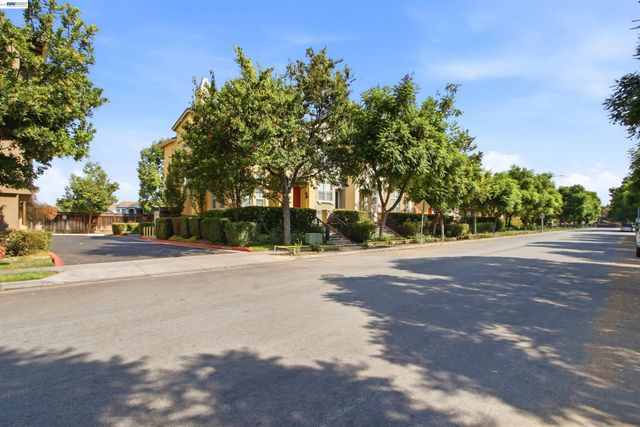 37 Esfahan Dr, San Jose, CA 95111