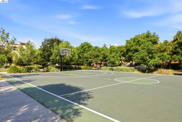 37 Esfahan Dr, San Jose, CA 95111