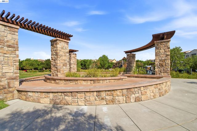 37 Esfahan Dr, San Jose, CA 95111