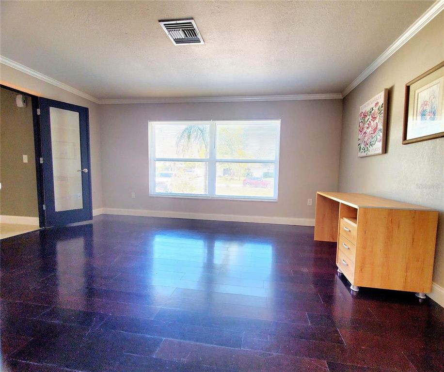 Image 5 of property listing at 804 ROBIN AVENUE, Palm Harbor, FL 34683