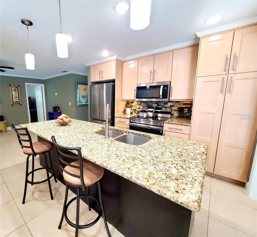 Image 10 of property listing at 804 ROBIN AVENUE, Palm Harbor, FL 34683