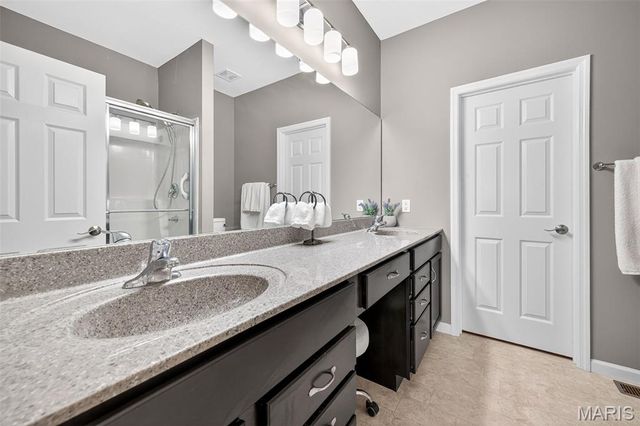 412 Charlestowne Place Drive, St Charles, MO 63301