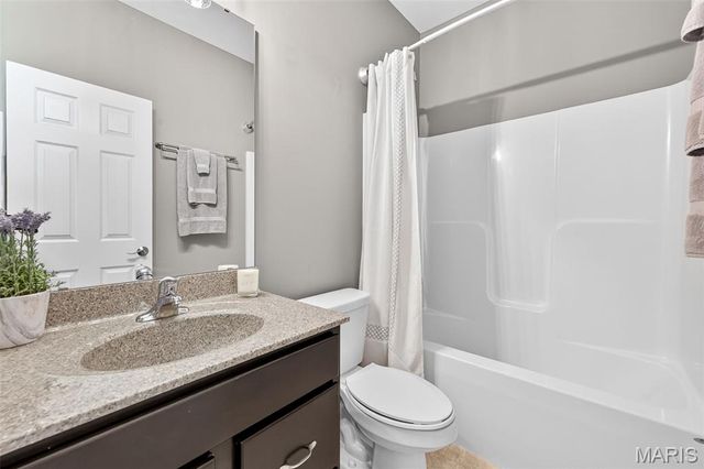 412 Charlestowne Place Drive, St Charles, MO 63301