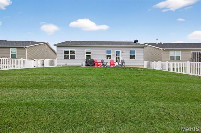 412 Charlestowne Place Drive, St Charles, MO 63301