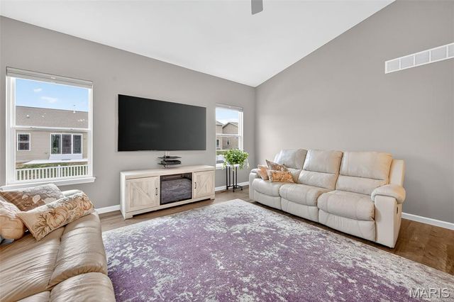 412 Charlestowne Place Drive, St Charles, MO 63301