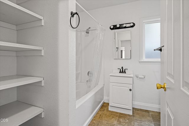 407 W Jackson Street, Medford, OR 97501