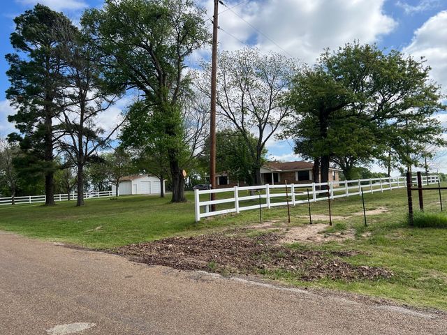 8740 County Road 2403, Tool, TX 75143