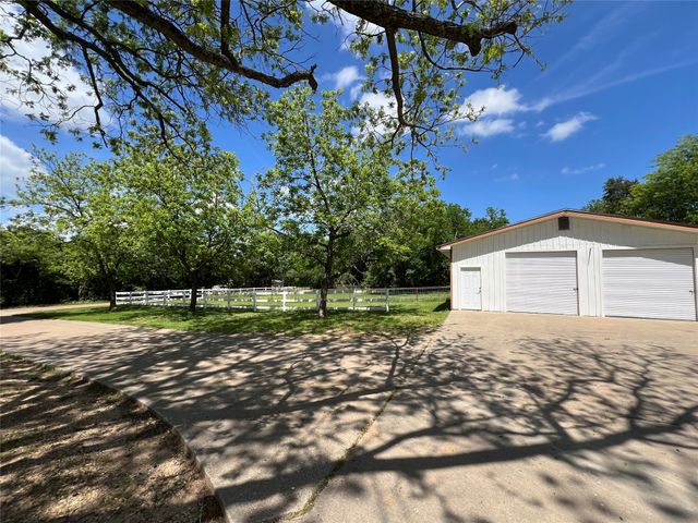 8740 County Road 2403, Tool, TX 75143