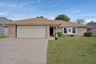 6221 Courtside Drive, Watauga, TX 76148