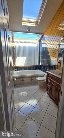 13 TUSCARORA CIR, Old Bridge, NJ 08857