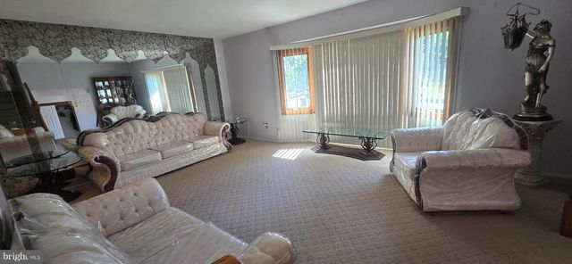 13 TUSCARORA CIR, Old Bridge, NJ 08857