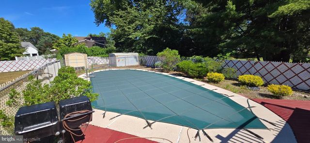 13 TUSCARORA CIR, Old Bridge, NJ 08857