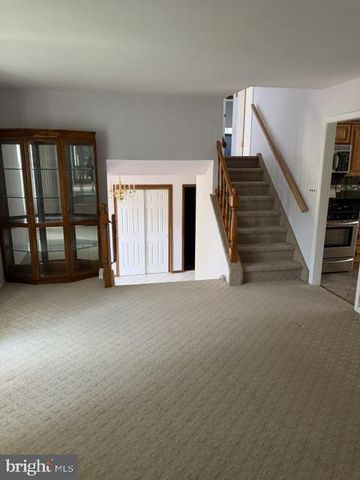 13 TUSCARORA CIR, Old Bridge, NJ 08857