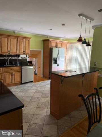 13 TUSCARORA CIR, Old Bridge, NJ 08857