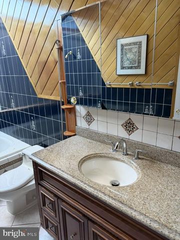13 TUSCARORA CIR, Old Bridge, NJ 08857