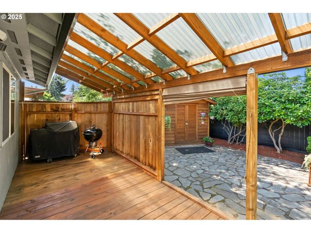 195 Nw MERLE Dr, Hillsboro, OR 97124