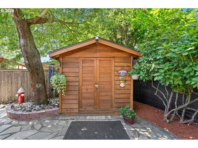 195 Nw MERLE Dr, Hillsboro, OR 97124