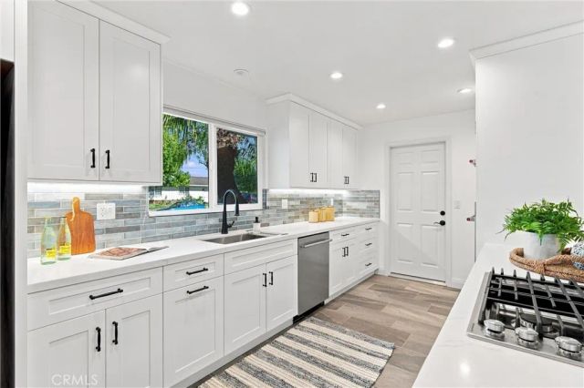 3281 Michigan Avenue, Costa Mesa, CA 92626