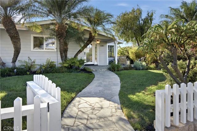 3281 Michigan Avenue, Costa Mesa, CA 92626