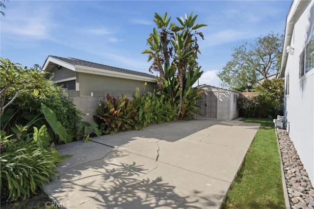 3281 Michigan Avenue, Costa Mesa, CA 92626