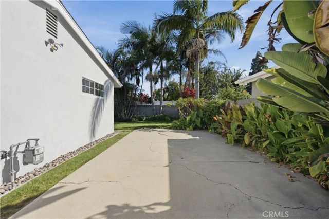 3281 Michigan Avenue, Costa Mesa, CA 92626