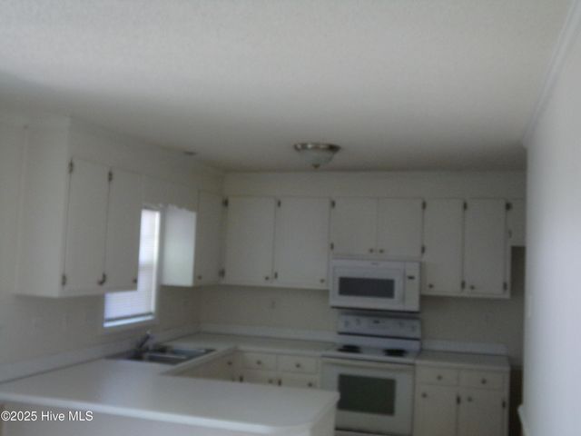 3987 Sterling Pointe Drive Lll9, Winterville, NC 28590