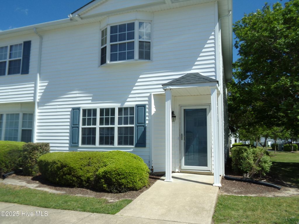 3987 Sterling Pointe Drive Lll9, Winterville, NC 28590