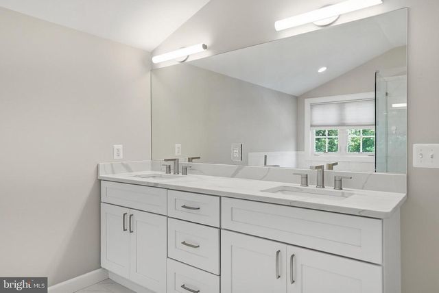 3444 STRATFORD DR, Jeffersonton, VA 22724
