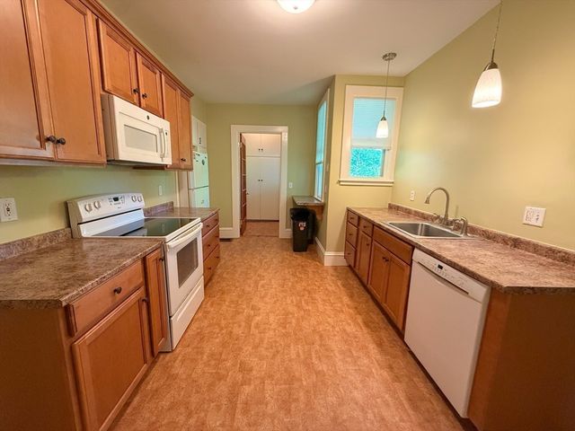 209 Bacon St 1, Natick, MA 01760