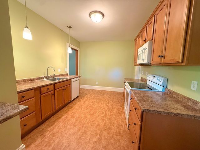 209 Bacon St 1, Natick, MA 01760