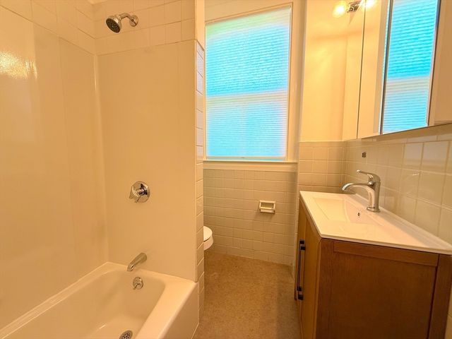 209 Bacon St 1, Natick, MA 01760
