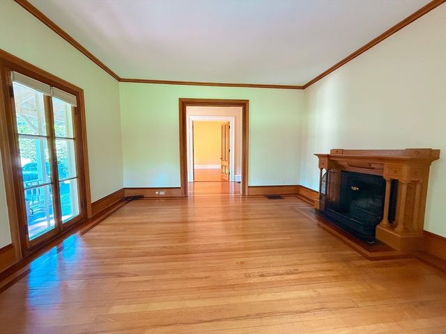 209 Bacon St 1, Natick, MA 01760