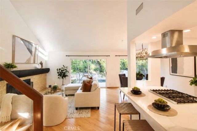 28 Cambridge, Irvine, CA 92620