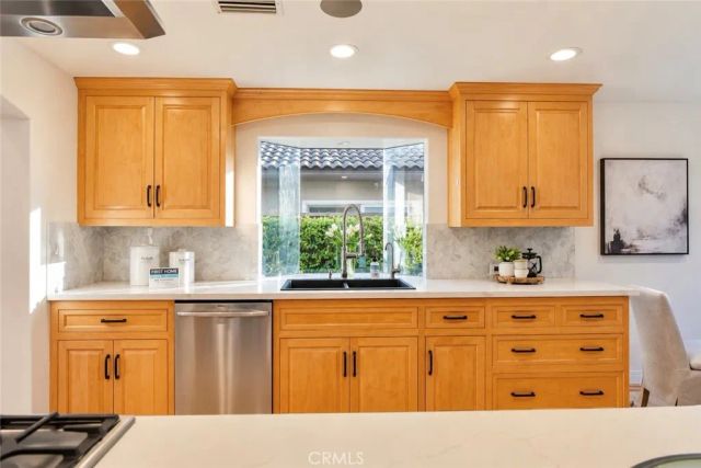 28 Cambridge, Irvine, CA 92620