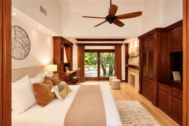 28 Cambridge, Irvine, CA 92620