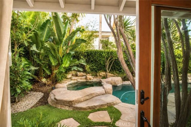 28 Cambridge, Irvine, CA 92620