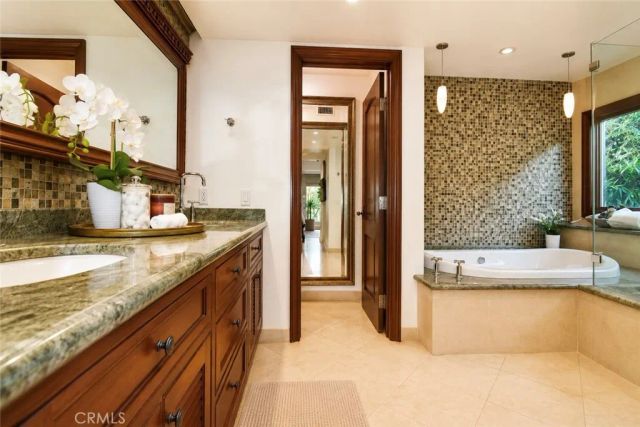 28 Cambridge, Irvine, CA 92620