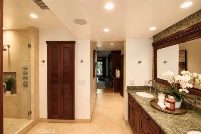 28 Cambridge, Irvine, CA 92620