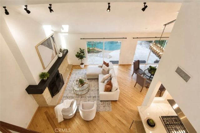 28 Cambridge, Irvine, CA 92620