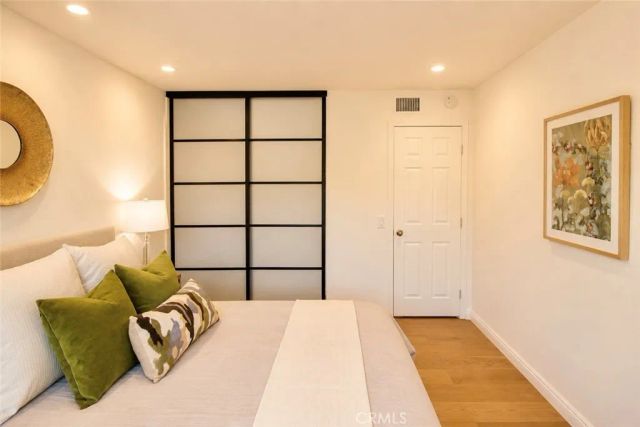 28 Cambridge, Irvine, CA 92620