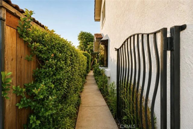 28 Cambridge, Irvine, CA 92620