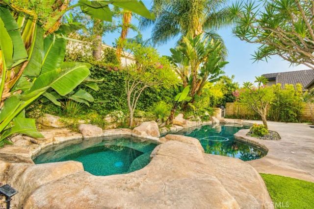 28 Cambridge, Irvine, CA 92620